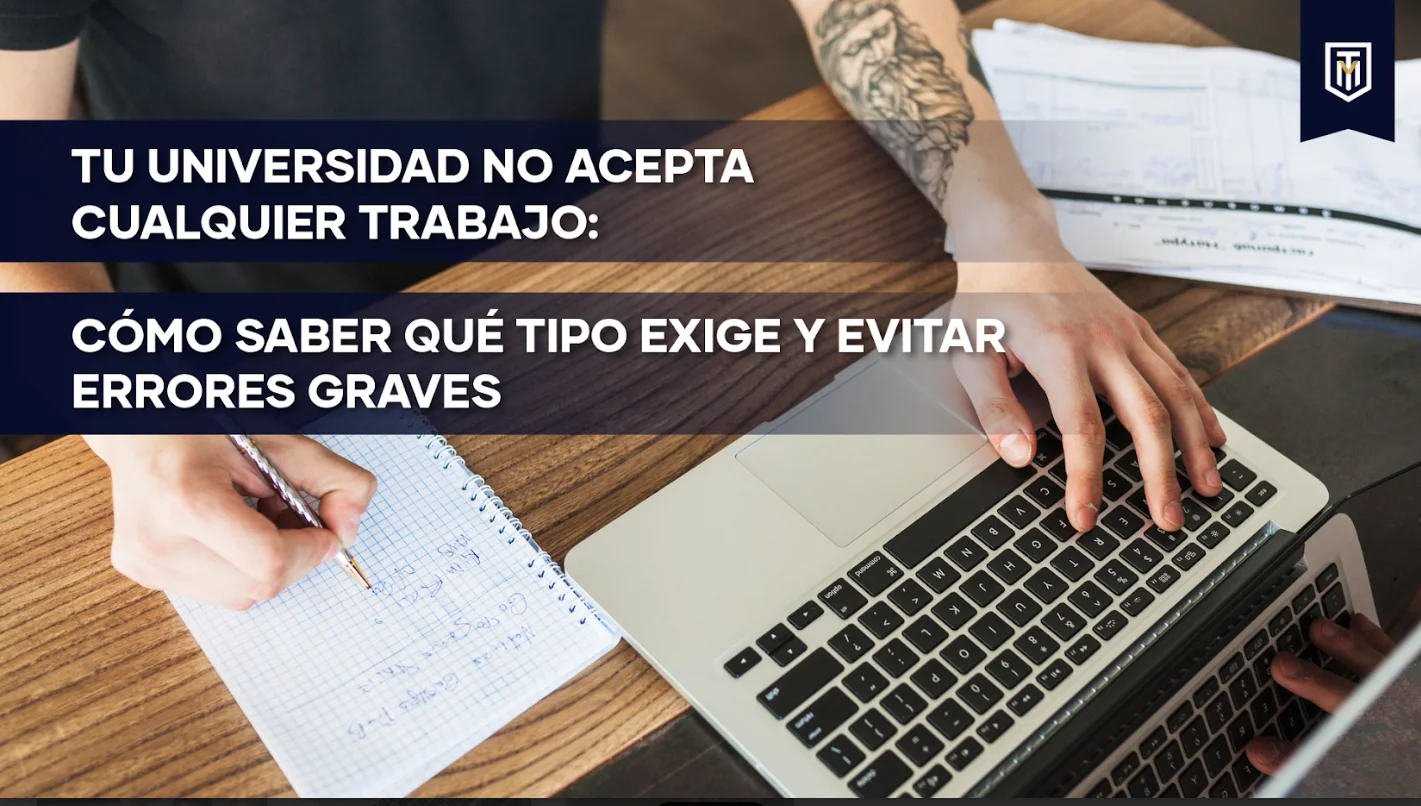 Estudiante trabajando en una laptop con el texto “Tu universidad no acepta cualquier trabajo: cómo saber qué tipo exige y evitar errores graves”, contenido de Tesis y Másters Colombia sobre apoyo y corrección de proyectos académicos.